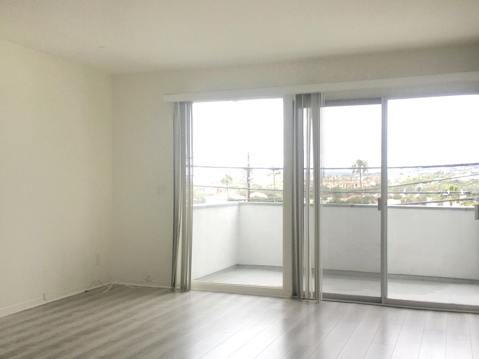 2nd image of 114 Avenida Pelayo #11