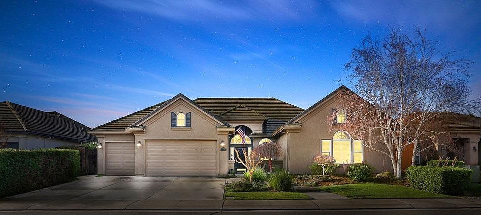 1st image of 2720 Paradise Dr
