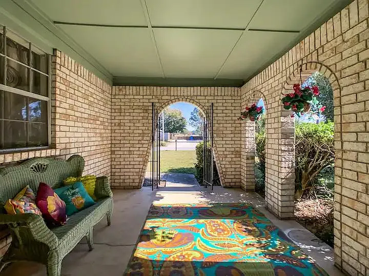 5 bed, 2737 sqft, $2,600 — Photo 3