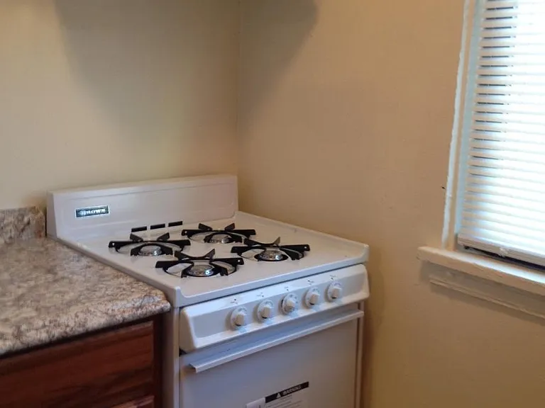 809 College St #25 — Photo 7