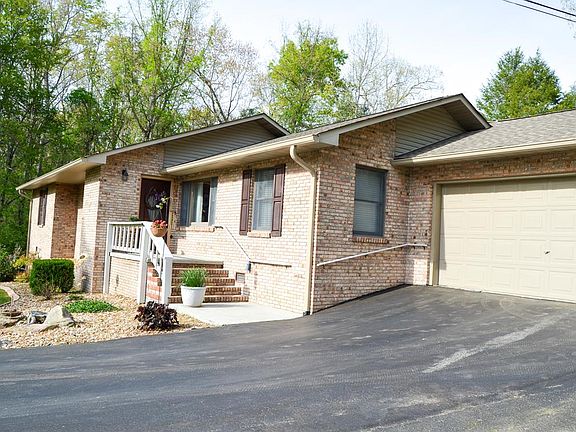 3rd image of 140 Shadowmont Ct