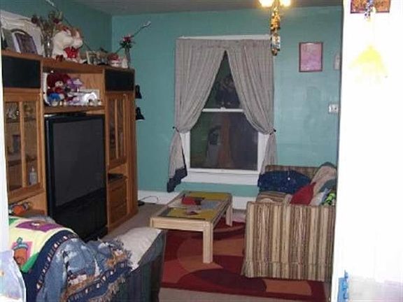 4th image of 1217 S Tibbs Ave