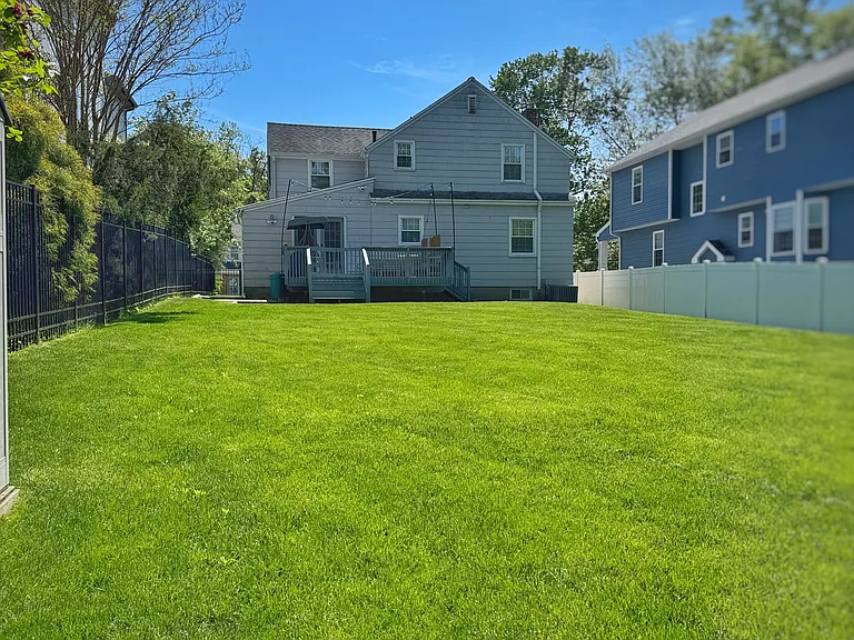 36 Amelia Ave — Photo 5