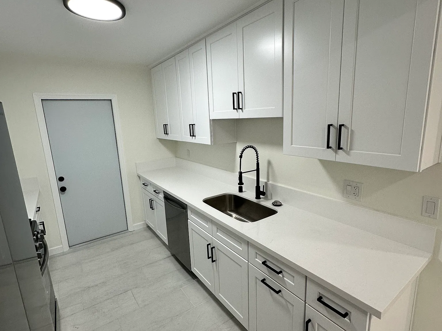 3 bed, 950 sqft, $2,895 — Photo 3