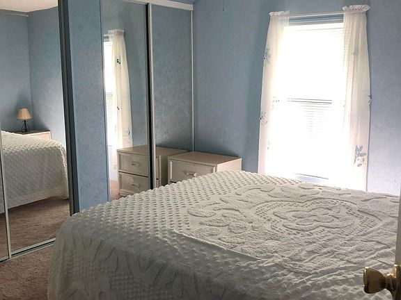 5th image of 7664 Montauk Ave #17