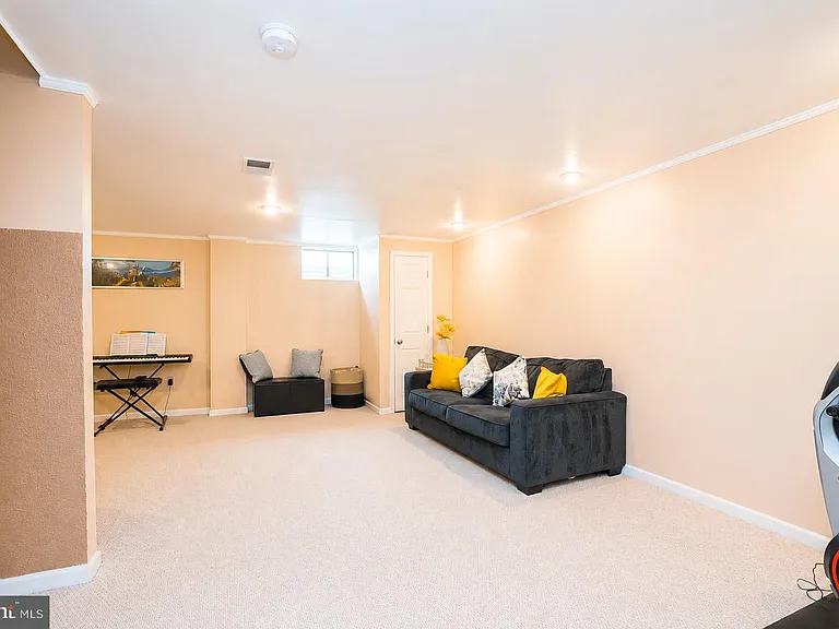 704 Dahlia Cir — Photo 18
