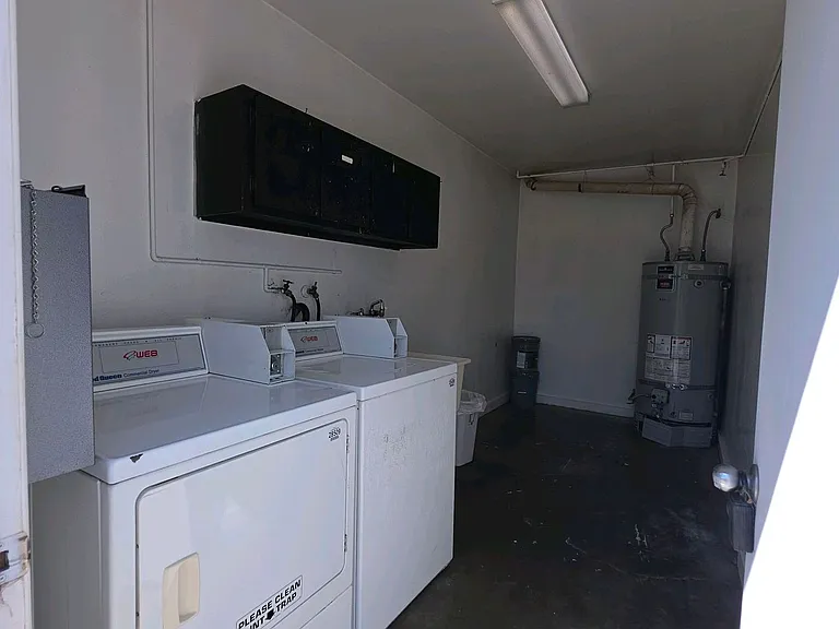 3637 E 8th St — Photo 9