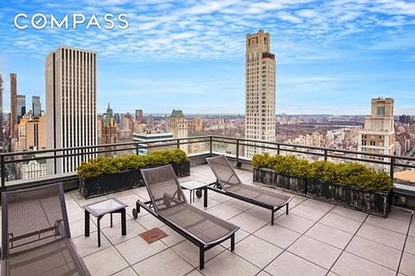 Sold by Compass | media 9