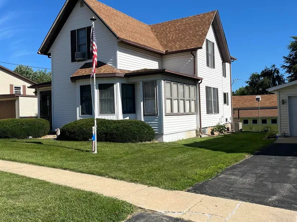 223 W Columbia Ave, Stockton, IL 61085