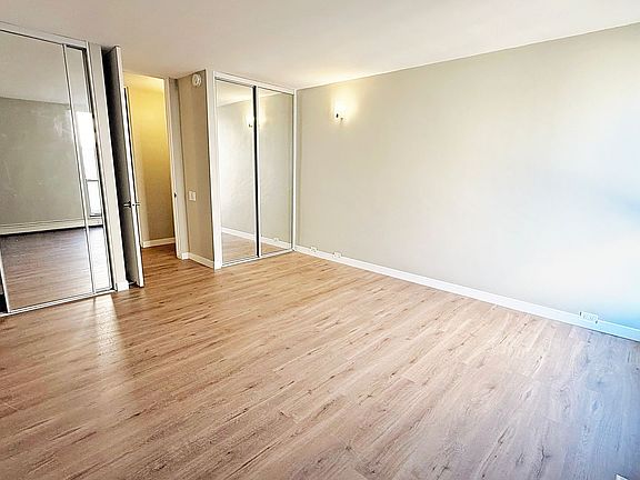 3rd image of 8111 Camino Del Oro APT H