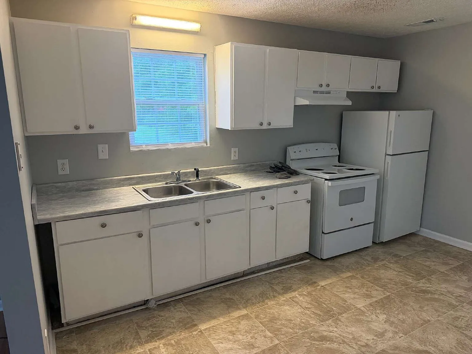 2 bed, 1.0 bath, 700 sqft, $895 — Photo 3