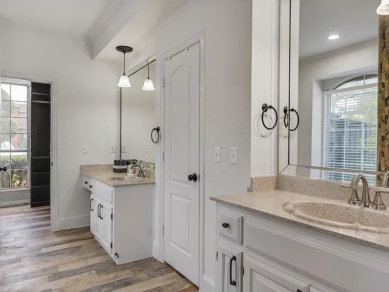 4325 Angelina Dr — Photo 17