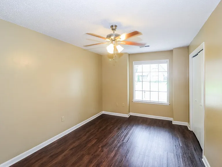 5672 Remsen Ave — Photo 14