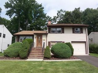 12 Neptune Pl, Colonia, NJ 07067