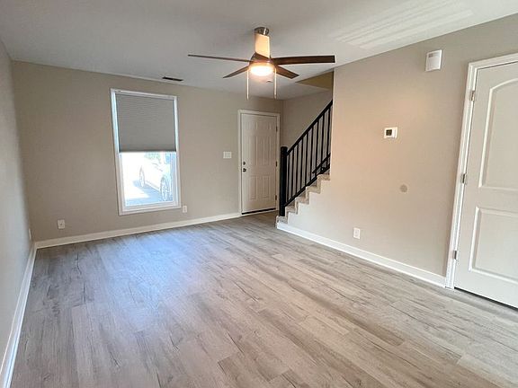 3rd image of 530 Hietts Ln APT C