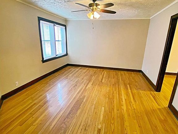 3rd image of 2221 Jones St #222116