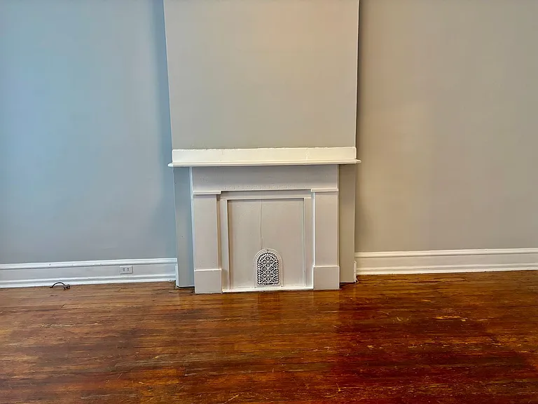 2503 Carpenter St — Photo 2