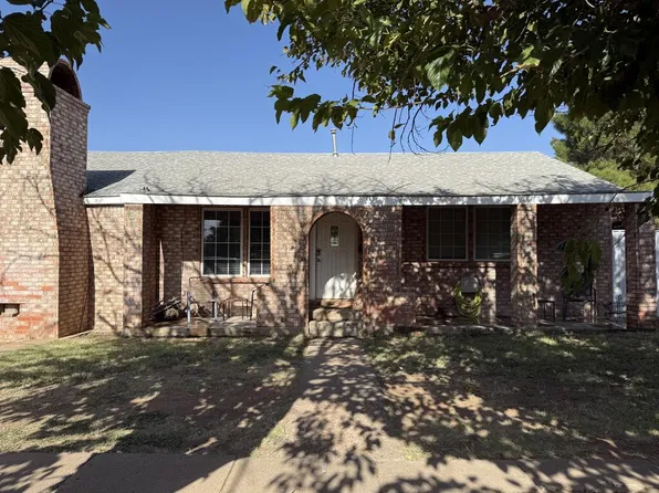 810 NE 4th Pl, Andrews, TX 79714