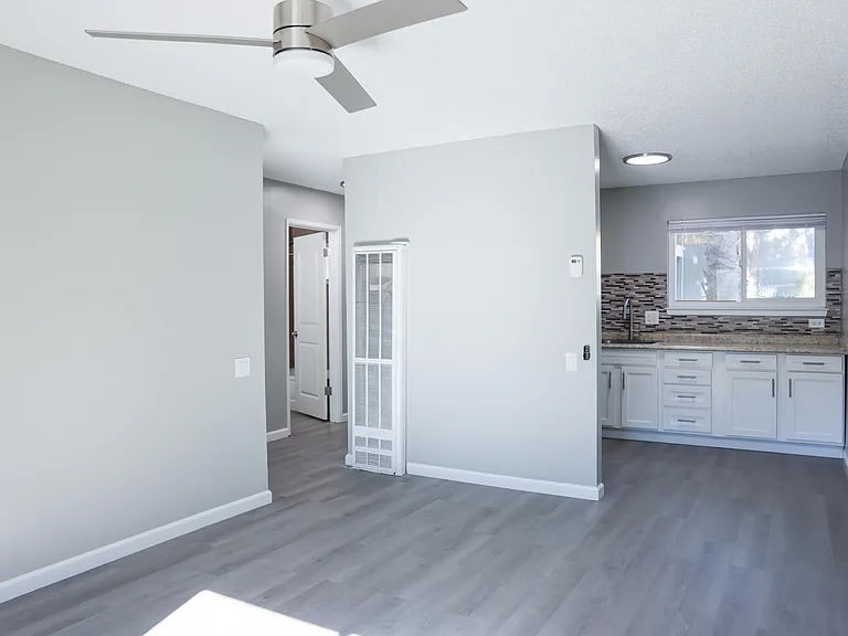 University Square Apartments — Photo 31