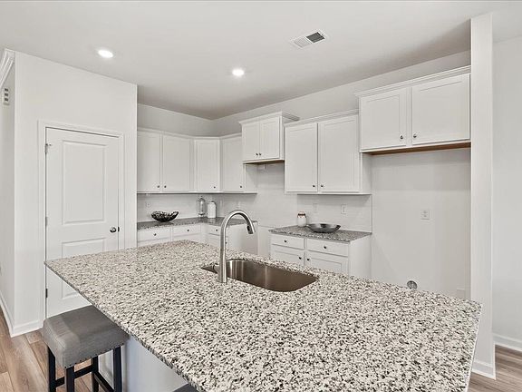 5th image of 2040 Halton Oaks Dr