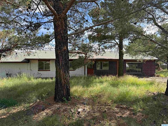 2nd image of 801 Country Club Dr
