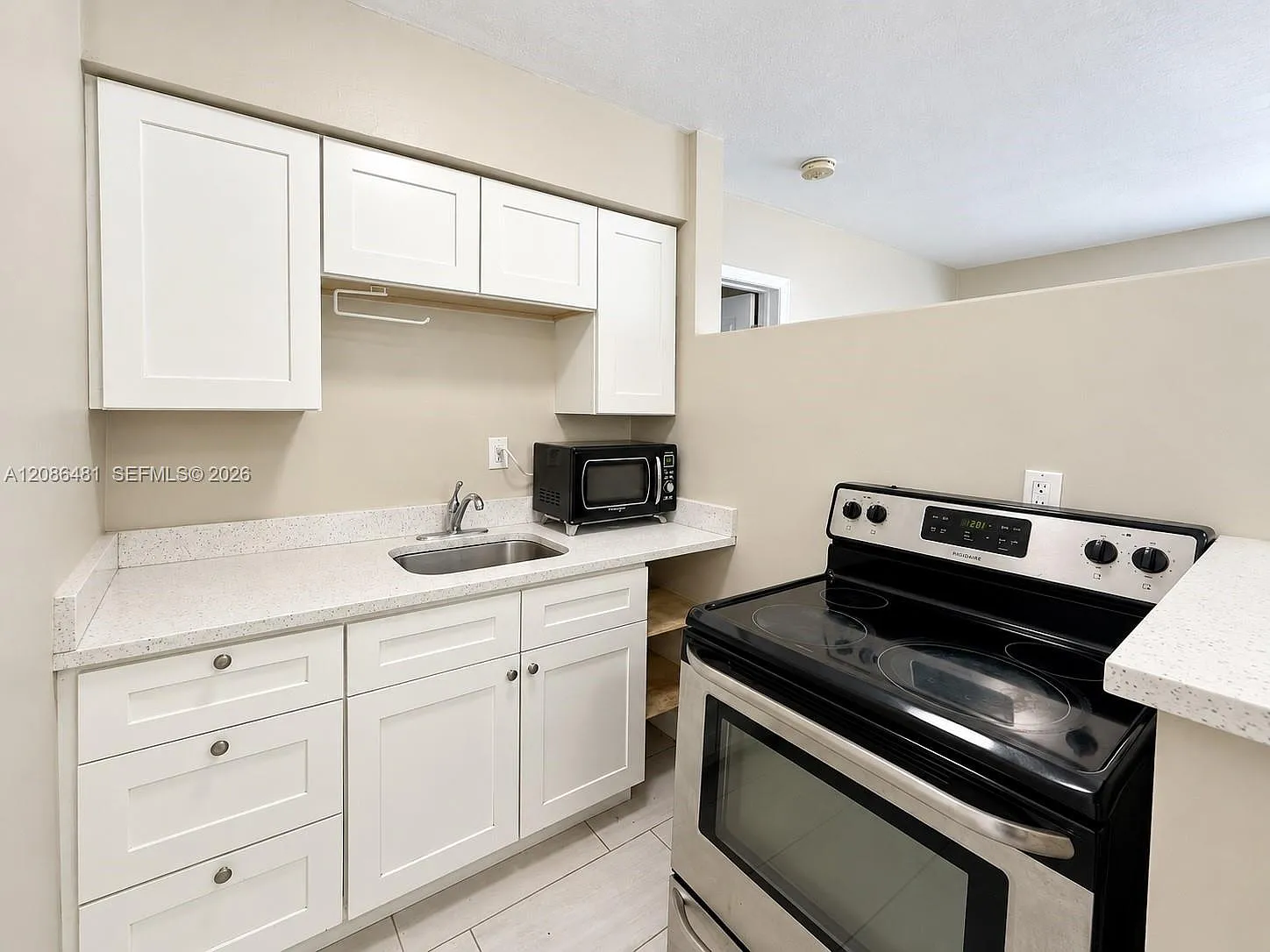 3639 SW 13th Ct — Photo 2