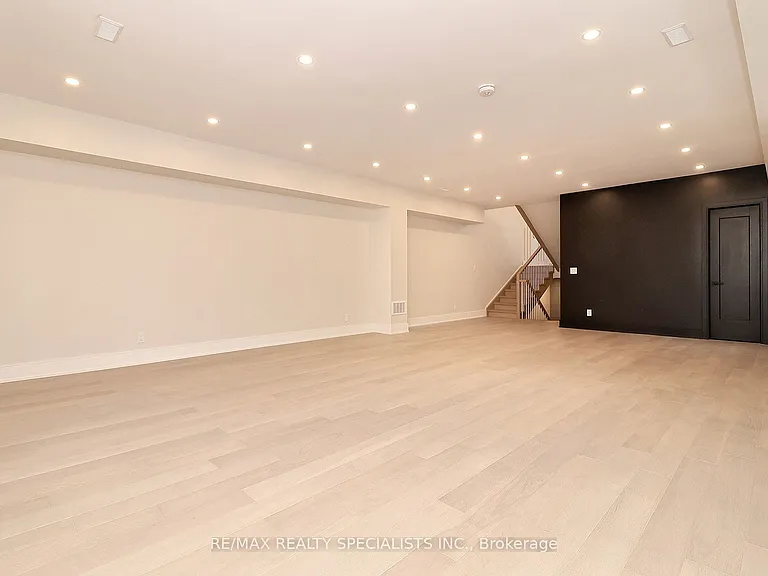 1046 Roosevelt Rd — Photo 15