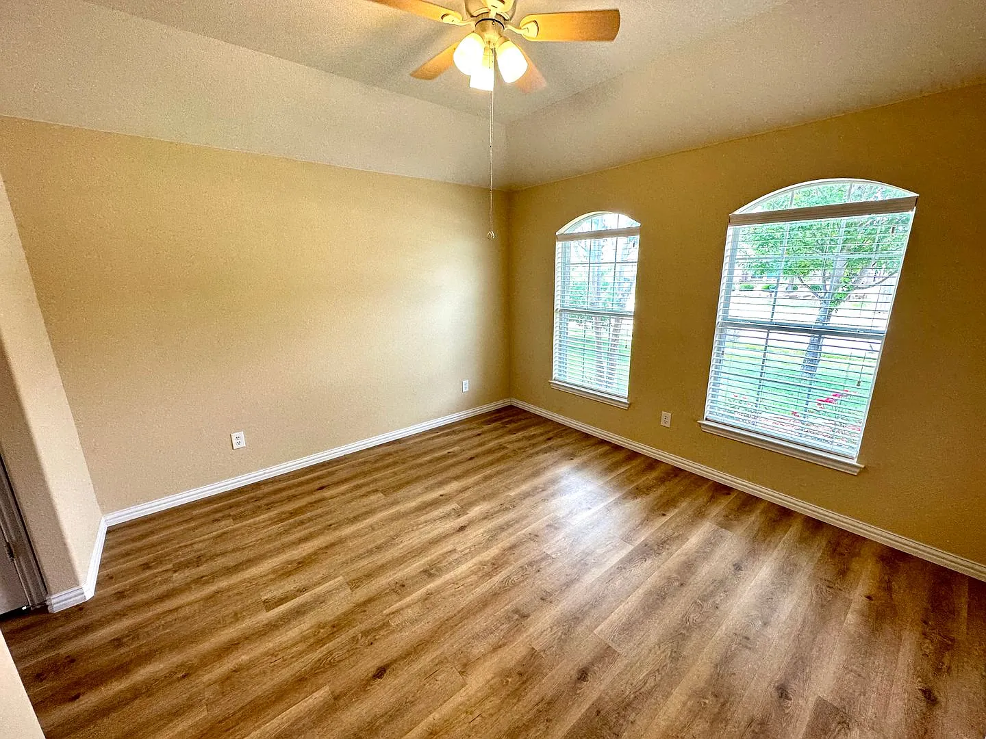 221 Creekwood Princeton, TX 75047 — Photo 2
