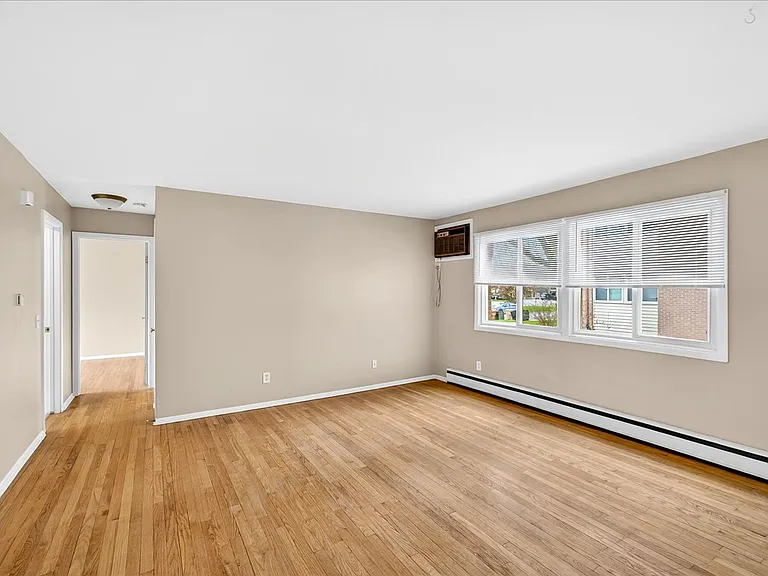 5726 Russett Rd — Photo 7