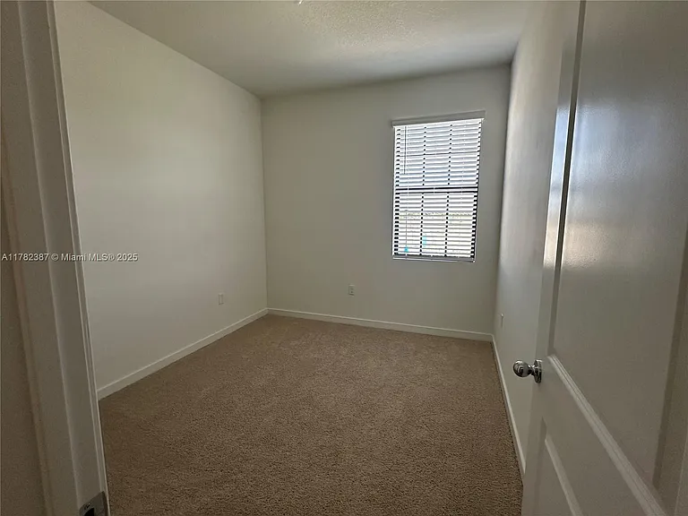 822 SW 11th Ter — Photo 21