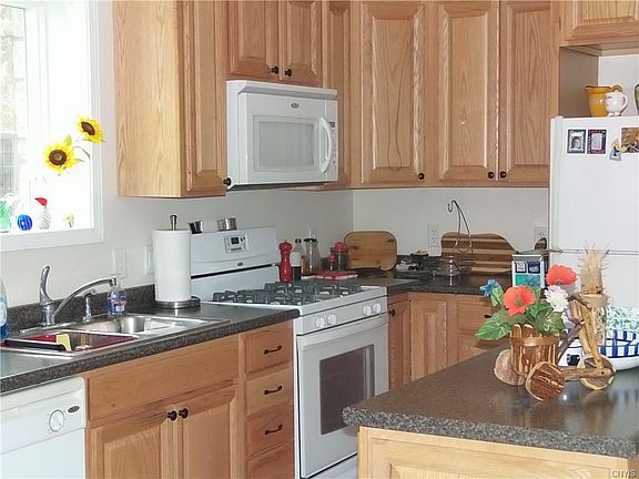 3rd image of 33 Dockside Dr