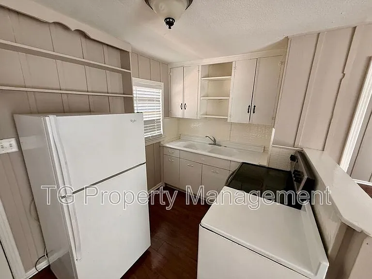 5687 Akra Ave — Photo 6