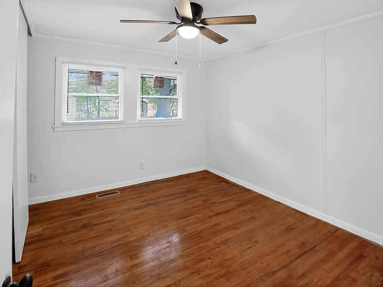 1929 W Oakland Ave — Photo 8