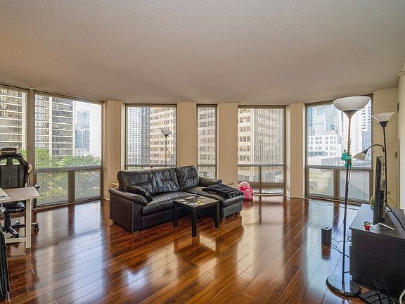 4th image of 222 N Columbus Dr APT 509