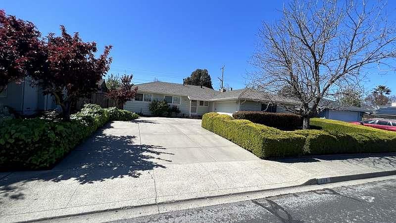 1st image of 438 Montclair Dr