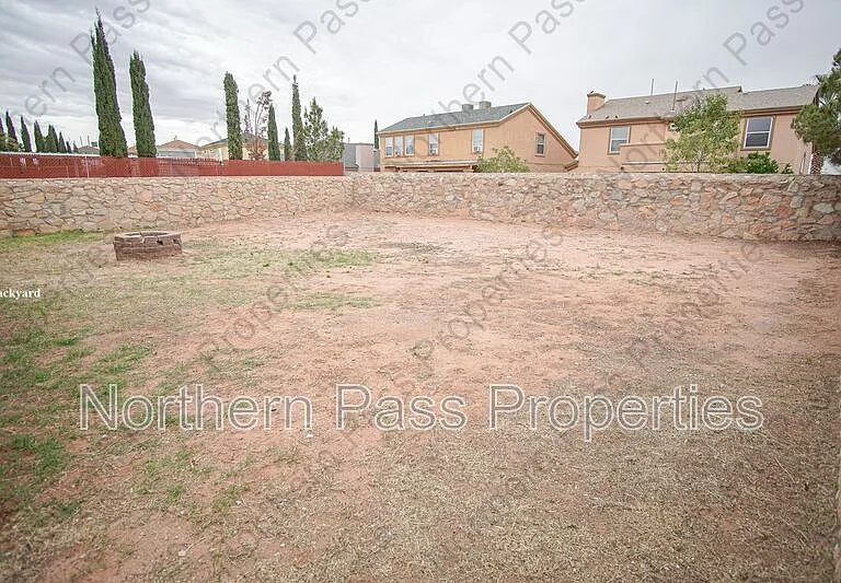 10790 Adin St — Photo 34