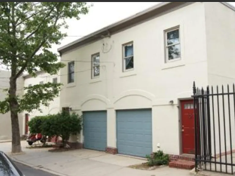 2517 Webster St — Photo 1