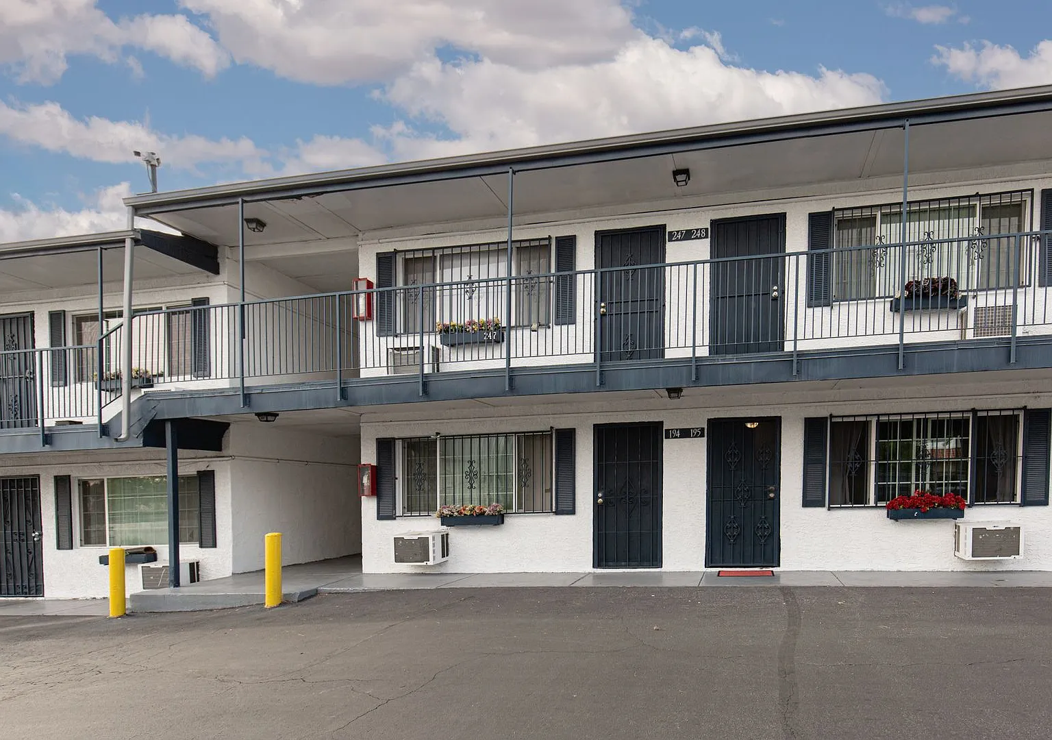 1 bedroom condo near UNLV and the Strip for only $695! — Photo 2