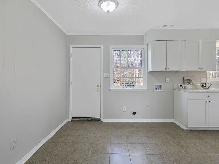 4202 S Dowfield Dr — Photo 5