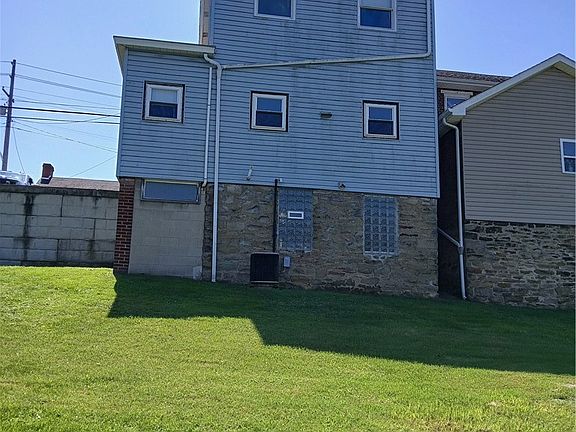 4th image of 186 Main St