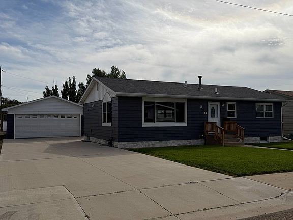 4th image of 810 7th Ave SE