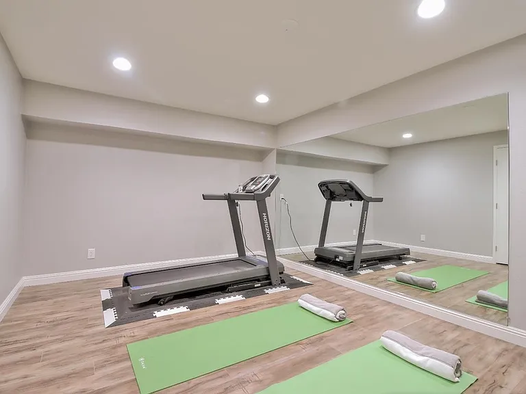 647 Garland Ave — Photo 10