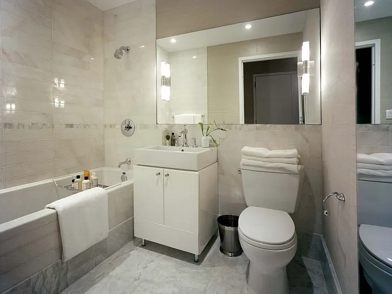 635 W 42nd St #43A — Photo 3