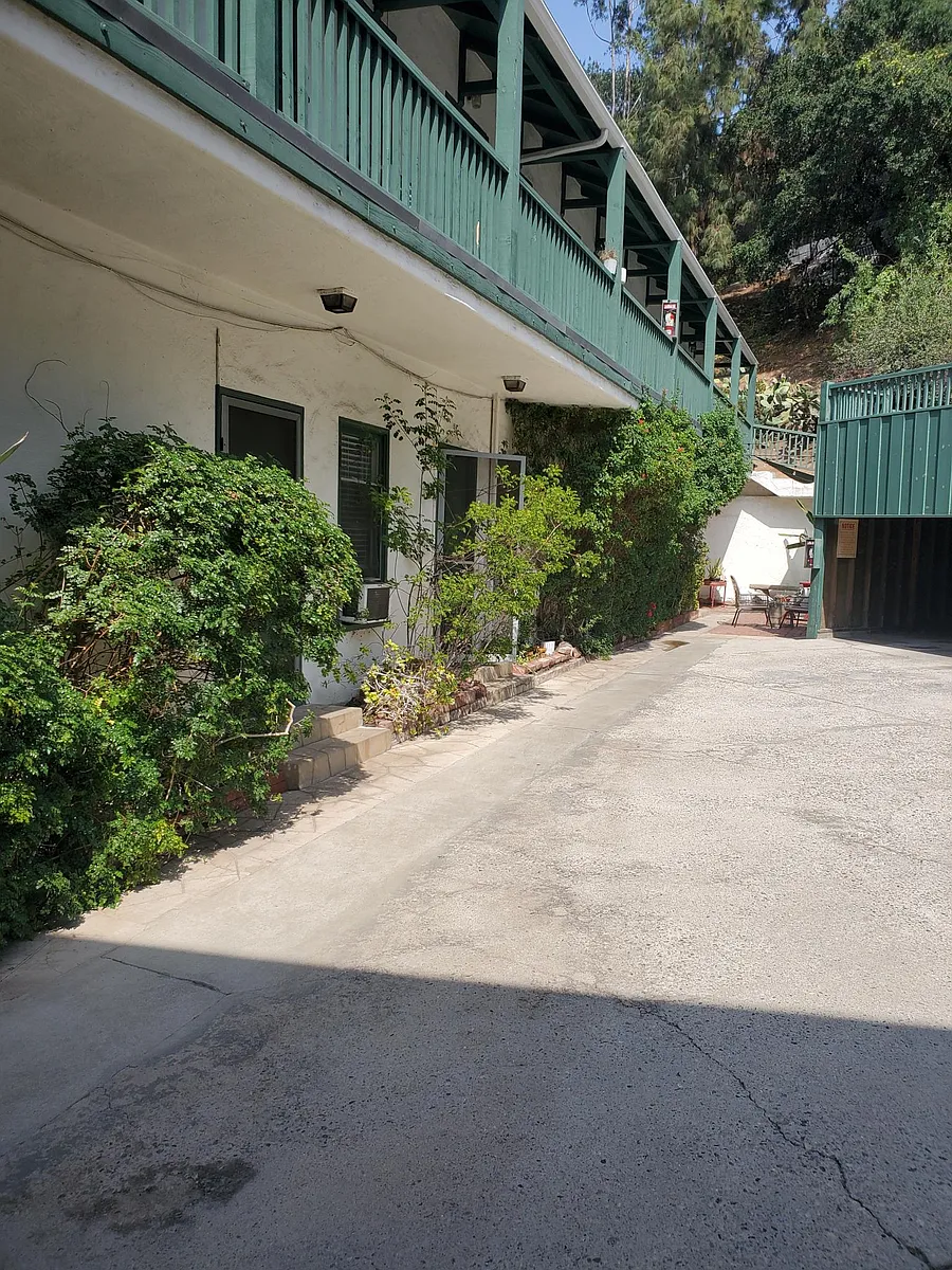 Building Photo - 8000 Honey Dr #2