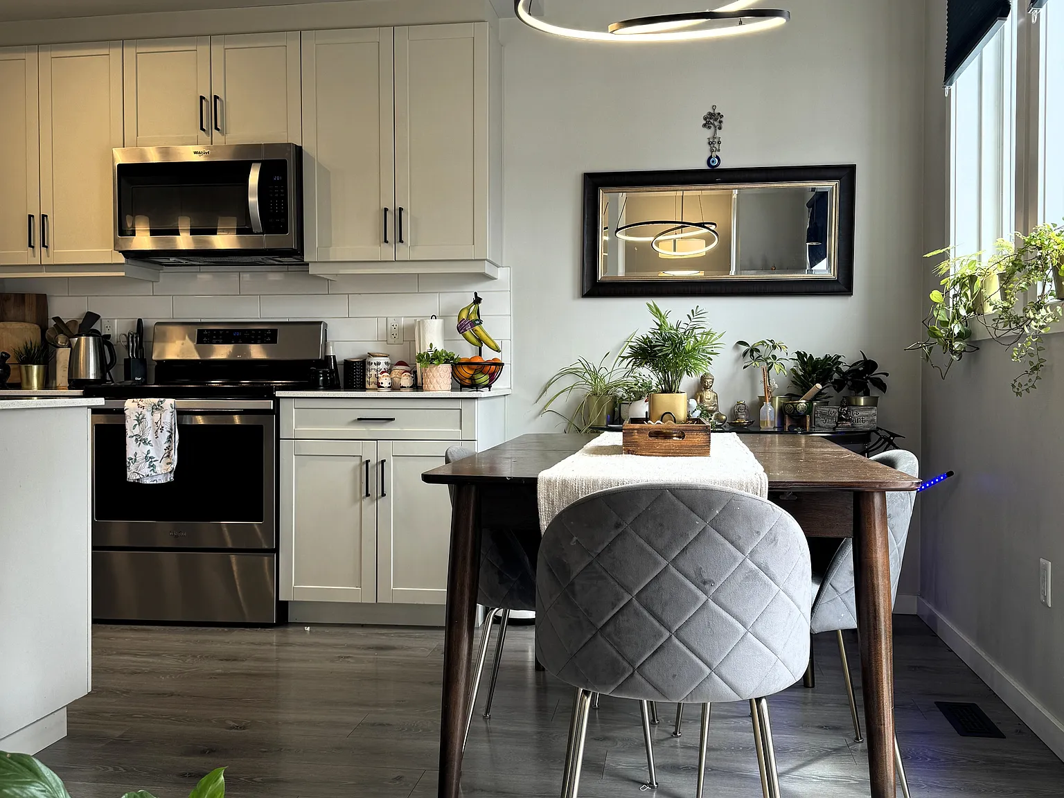 Furnished Luxury Townhouse 2 Bed 2.5 Bath Rutherford Edmonton — Photo 4