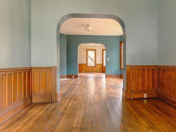 4th image of 547 Walnut St APT 1