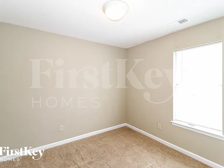 5672 Riverhead Ave — Photo 12