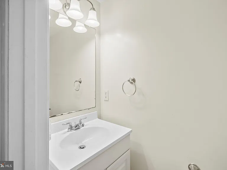 514 N Milton Ave — Photo 8