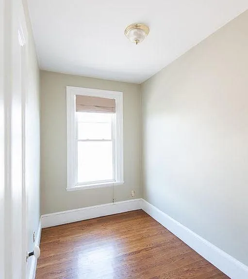 527 E 4th St #1 — Photo 13