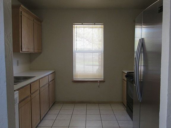 4th image of 2421 SW 41st St